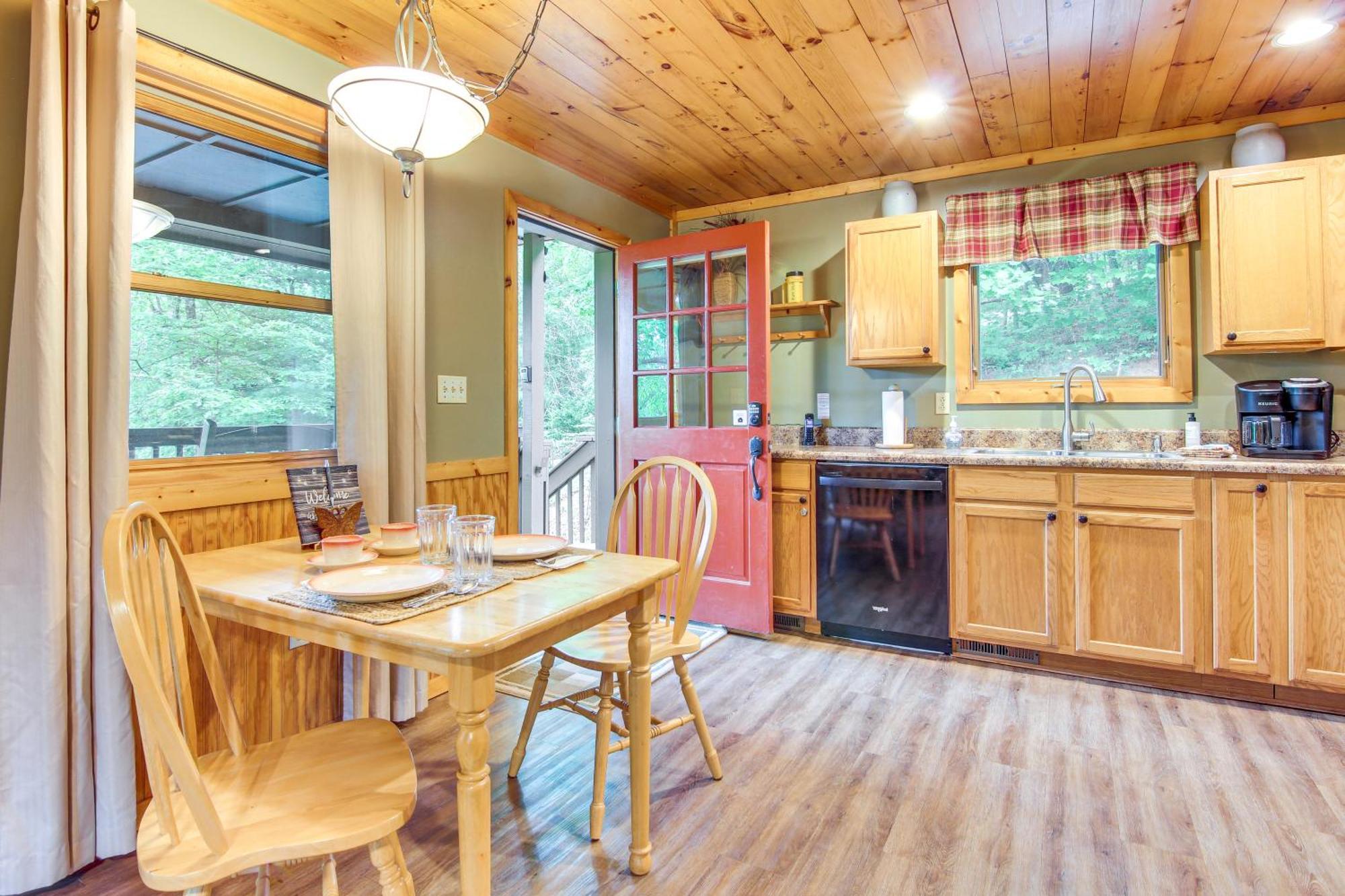 Charming Fox Den Cabin In Whittier With Hot Tub! Εξωτερικό φωτογραφία